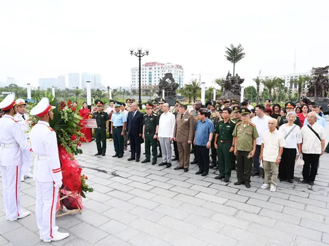 Tưởng niệm các chuyên gia quân sự Cuba hy sinh trong cuộc kháng chiến của nhân dân Việt Nam