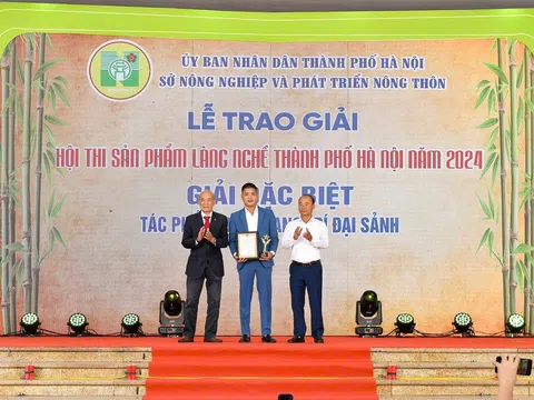 Nghệ nhân Bùi Bạch Đằng giành Giải Đặc biệt tại Hội thi sản phẩm làng nghề Hà Nội 2024