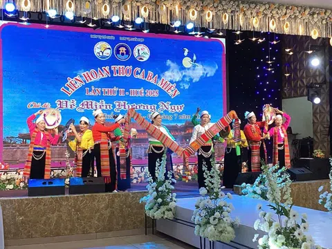 Kỳ Liên hoan Thơ Ca Ba Miền lần II tại Huế: Gắn kết thi ca – Lan tỏa đam mê