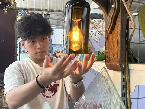 TÁC PHẨM ĐÔI ĐÈN “TÌNH BẠN TUỔI HỌC TRÒ”