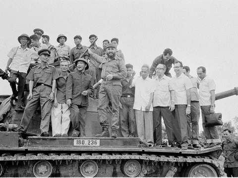 Vai trò của Fidel Castro trong việc hình thành mặt trận nhân dân thế giới ủng hộ Việt Nam
