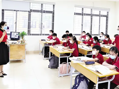 Giáo viên, học sinh mắc COVID-19 giảm mạnh, nhiều địa phương điều chỉnh thời gian đến trường