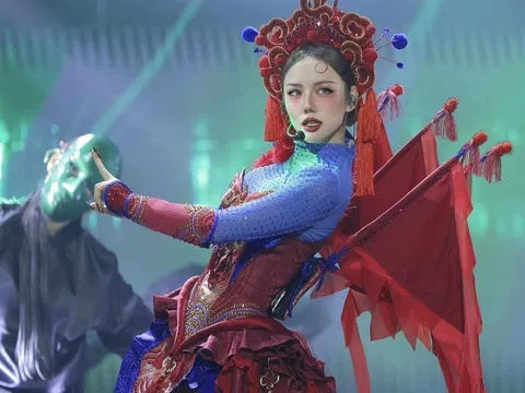 Phương Ly "gây sốt" tại Em Xinh Say Hi: Visual đỉnh cao, đẹp chấn động với tạo hình tuồng cổ hiện đại