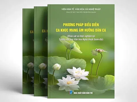 NSƯT Hương Giang ra mắt cuốn sách “Phương pháp biểu diễn ca khúc mang âm hưởng dân ca”