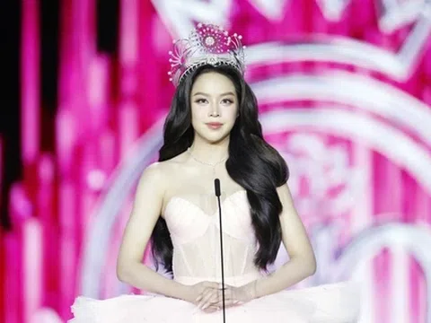 Final walk đầy cảm xúc của Hoa hậu Thanh Thủy: Khép lại 917 ngày giữ gìn vương miện danh giá