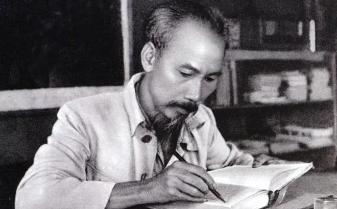 Chủ tịch Hồ Chí Minh linh hồn của cuộc kháng chiến chống Mỹ cứu nước (1954 - 1975)